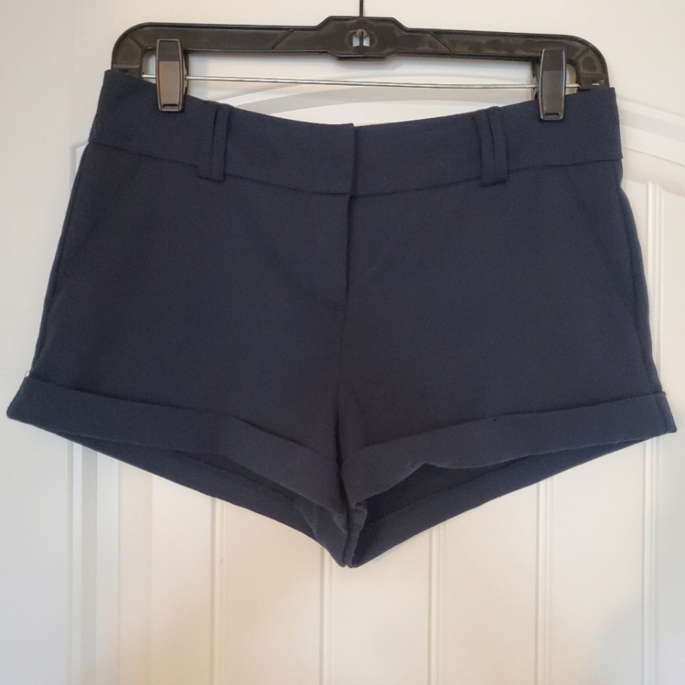 •Forever 21•Blue shorts•Size small•2 front pockets